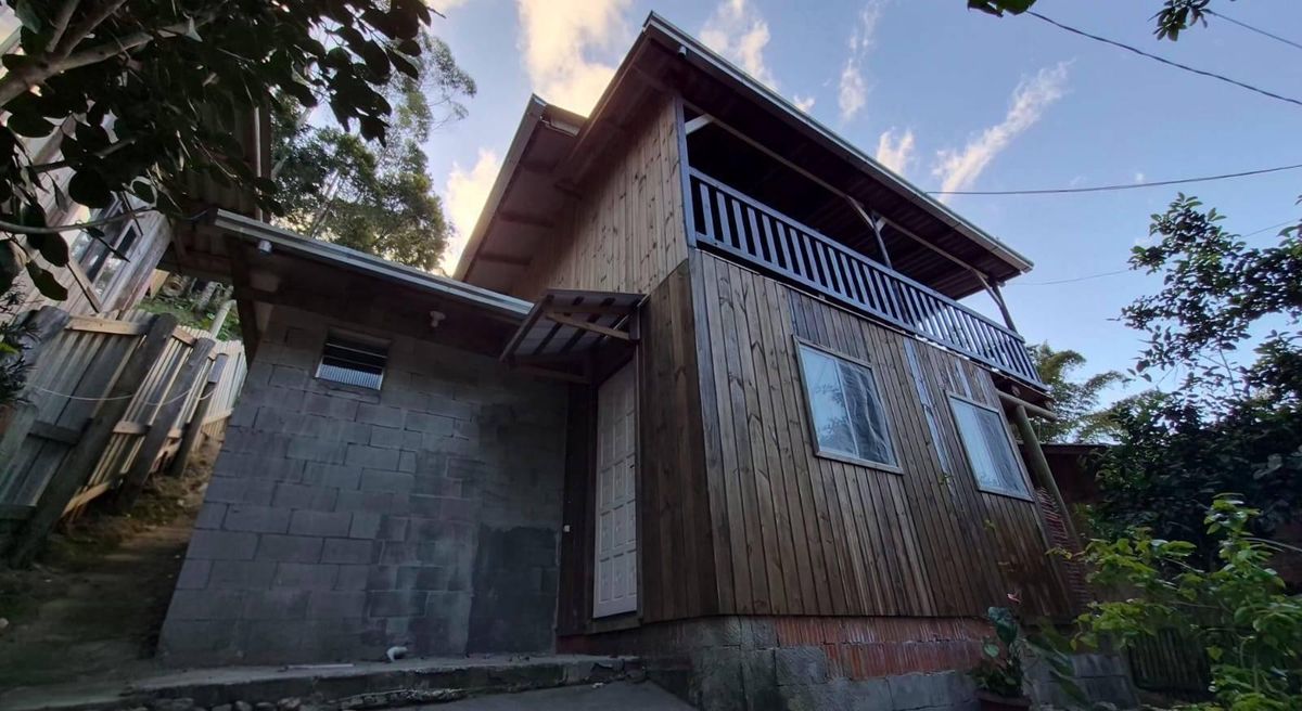 Aluguel Casa 03 Dormitórios no Rio Pequeno Camboriú