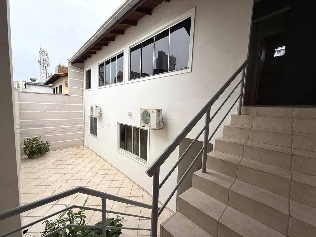 CASA MOBILIADA NO SÃO JOÃO - ITAJAÍ - Casa em São João, Itajaí - para locação e à venda - Brava Norte Imóveis
