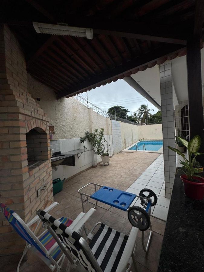CASA DE 4 QUARTOS NO BAIRRO BARRO VERMELHO