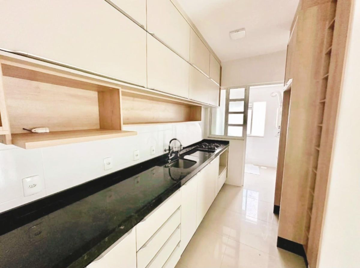 Apartamento à venda com sacada, 2 quartos (1 Suíte) - Barreiros, São José