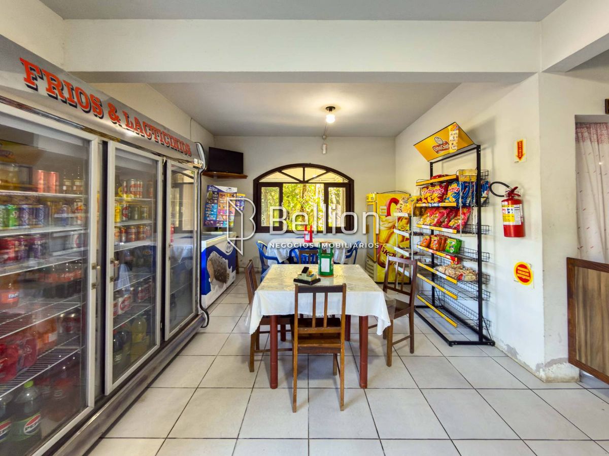 Casa com Ponto Comercial à Venda em Benedito Novo 6 Quartos, Suíte e Excelente Localização