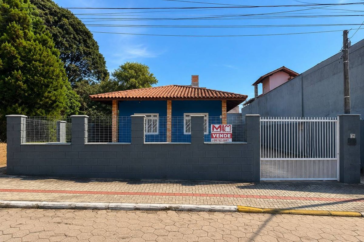 V024 – Casa à Venda no Bairro de Bombas em Bombinhas/SC - Casa em Bombas, Bombinhas - à venda - MARCOS IMÓVEIS