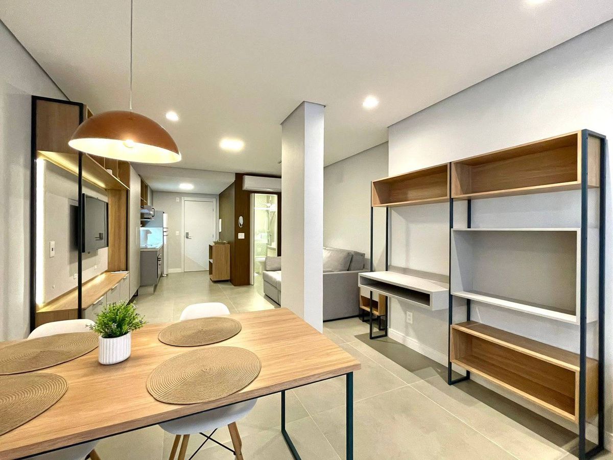 Stúdio para locação, MOBILIADO, com 1 quarto, 34m² no Centro de Florianópolis R$4.200