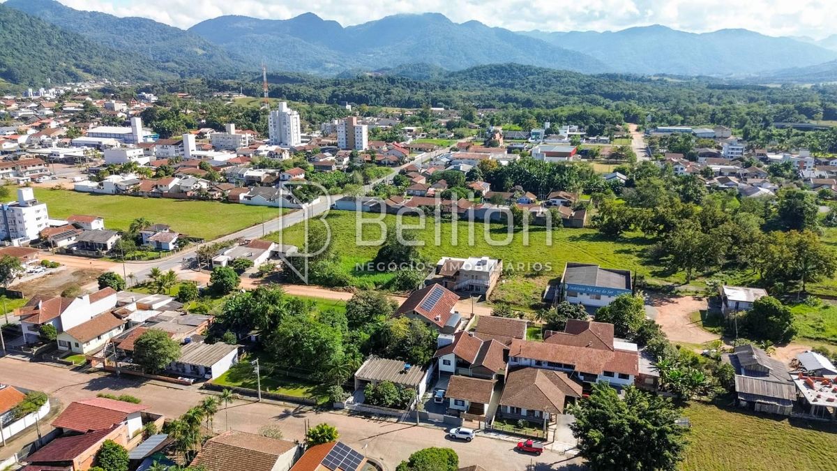 Duas casas em um único terreno: uma excelente oportunidade para morar, investir ou gerar renda!