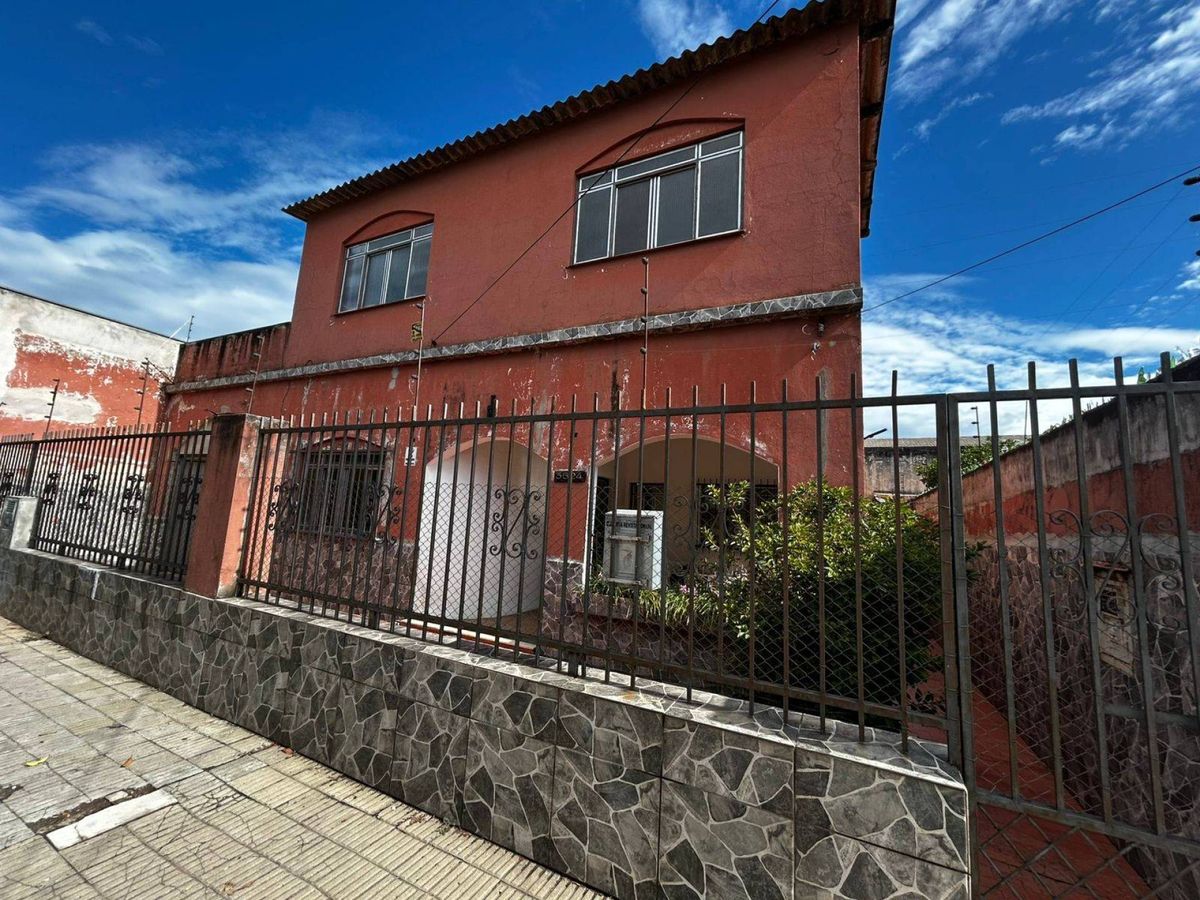 Casa 4 dormitórios