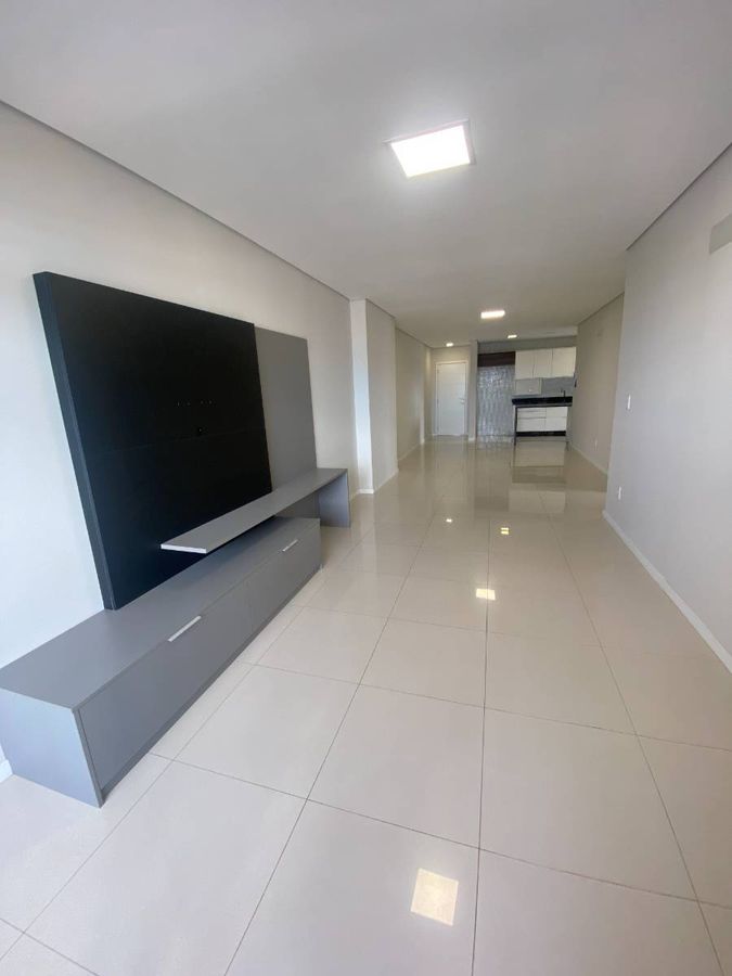 Apartamento semimobiliado Edif Rembrandt - Centro