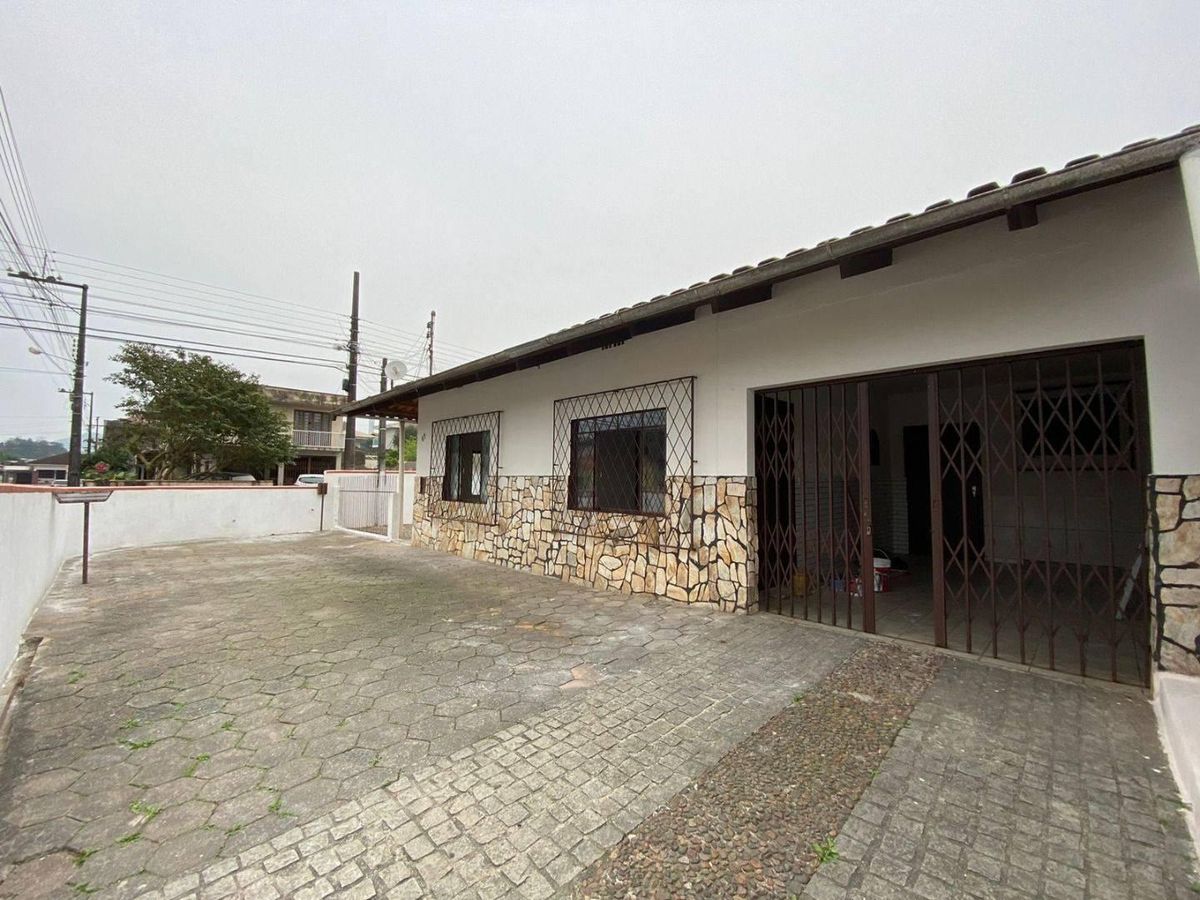 Casa com 4 quartos para Locação, Vila Lenzi - Jaraguá do Sul - Casa em Vila Lenzi, Jaraguá do Sul - para locação - Imobiliária Piermann