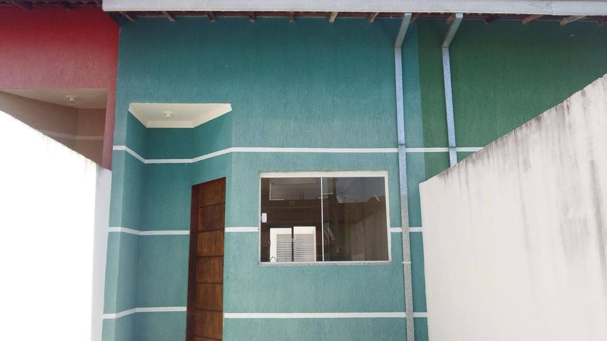 Casa com 2 Dormitórios, Quintal e com Acabamento Impecável em Caçapava