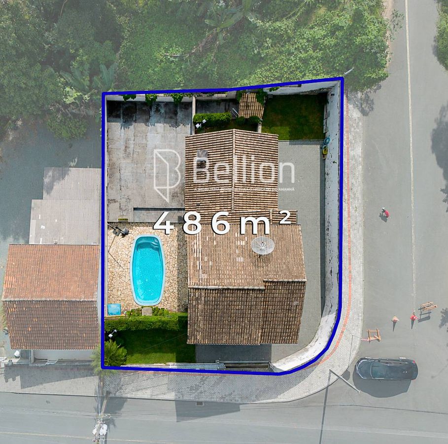 Casa à Venda no Bairro das Capitais em Timbó 3 Quartos, Piscina e 2 Vagas de Garagem