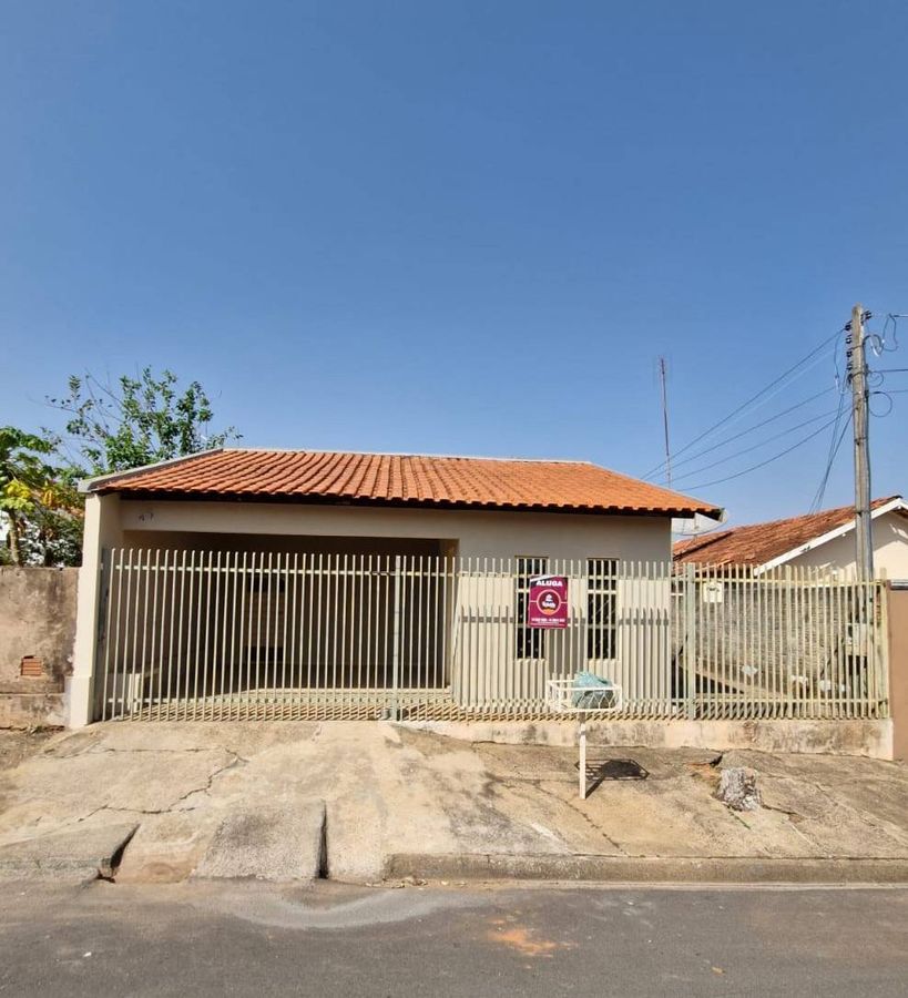 Locação "01 quarto no Bairro Lacombe" - Casa em Lacombe, Pompéia - para locação - Roberta Imóveis