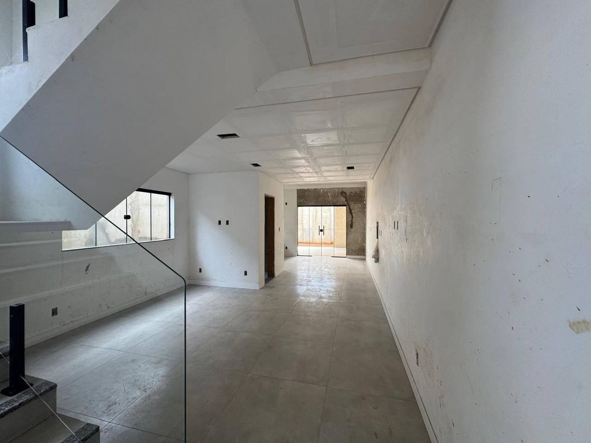 🏠, Casa, Venda , 900.000,00 , SANTA RITA II, Pouso Alegre - MG, com 3 quartos, 1 suíte, 2 banheiros, 2956 - Casa em SANTA RITA II, Pouso Alegre - à venda - IMOBILIÁRIA VLT IMÓVEIS LTDA