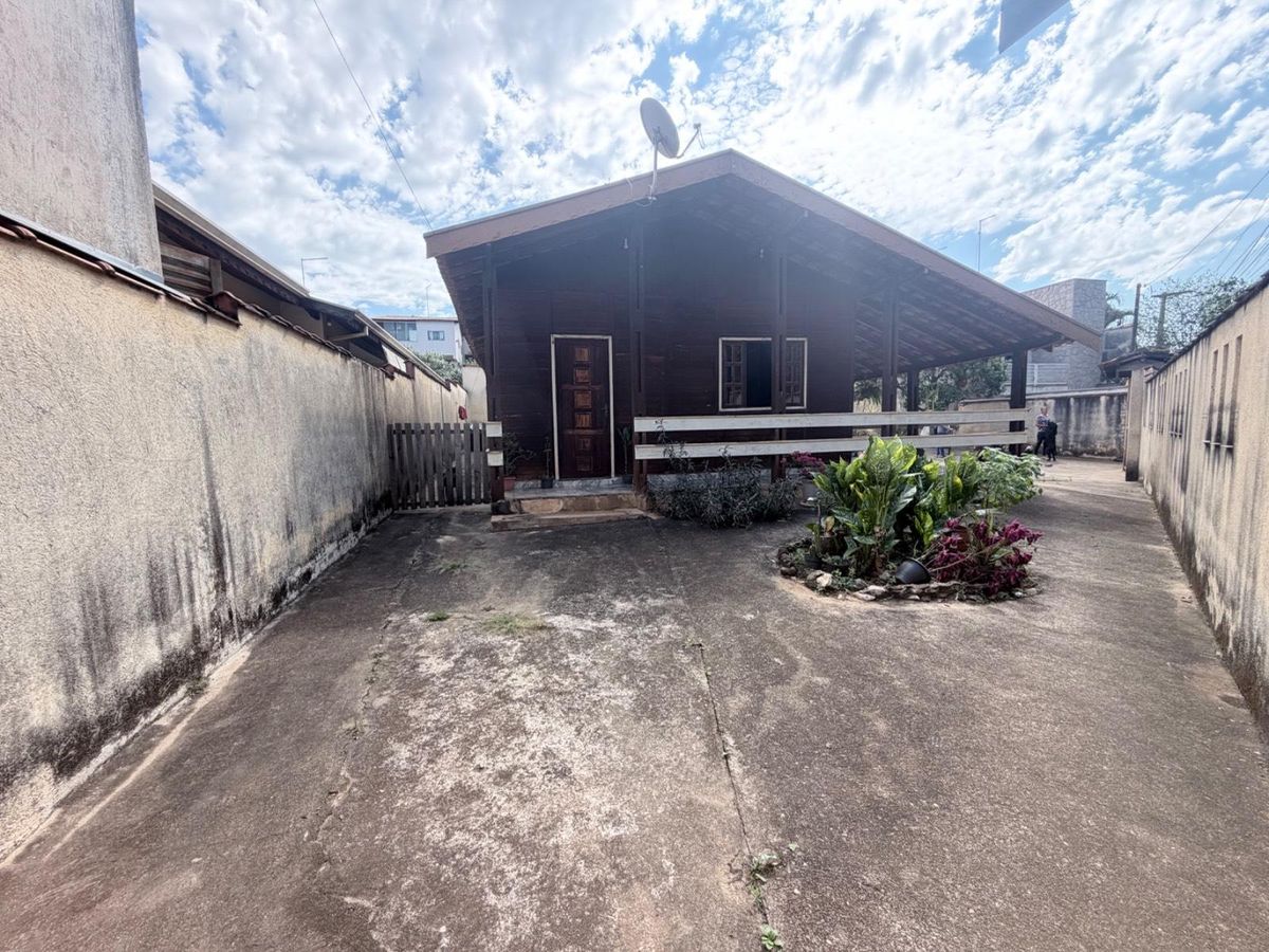 Amplo terreno com estilo de chácara e excelente localização - Casa em Yolanda, São João da Boa Vista - à venda - BOCOLI IMÓVEIS