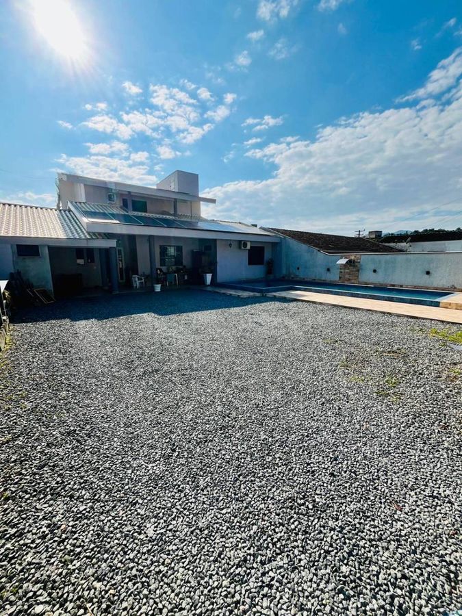 CASA COM PISCINA NO BAIRRO SÃO LUÍS - JARAGUÁ DO SUL - Casa em São Luís, Jaraguá do Sul - à venda - Brisa Sul Imóveis