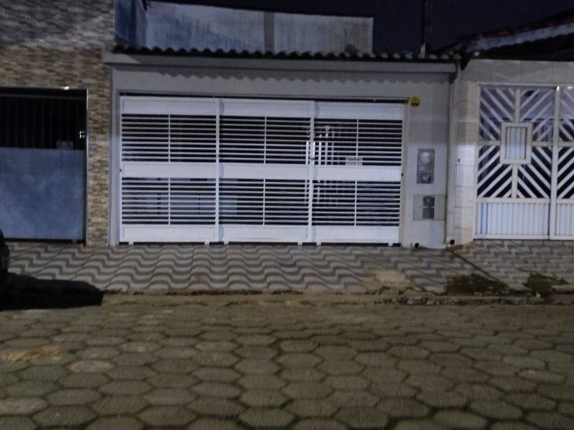 Casa Térrea na Praia, 135m², 2 Dormitórios, sendo 1 suíte, 2 vagas, Financia no Bairro Vera Cruz, Mongaguá-SP - Casa em Vila Vera Cruz, Mongaguá - à venda - Paula & Abreu Imóveis