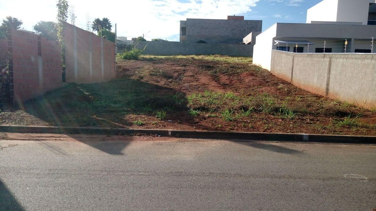 Terreno Jd. Jurema com 351m2 em Valinhos. Ótima localização e topografia plana, residencial, próximo ao condomínio Vivenda das Cerejeiras., foto 2