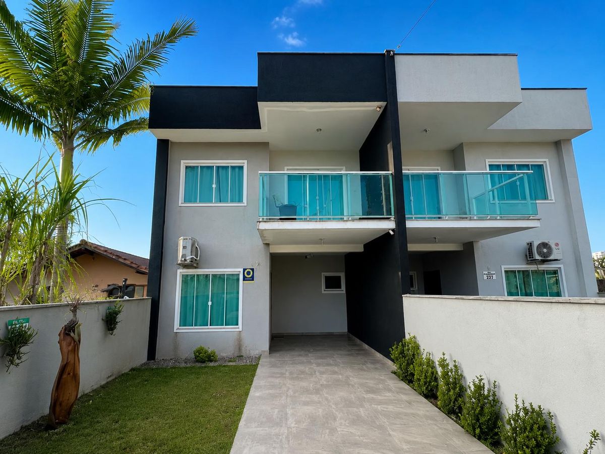 Sobrado Com 121,98 m², Á 210 Metros Da Praia Da Barra Do Saí