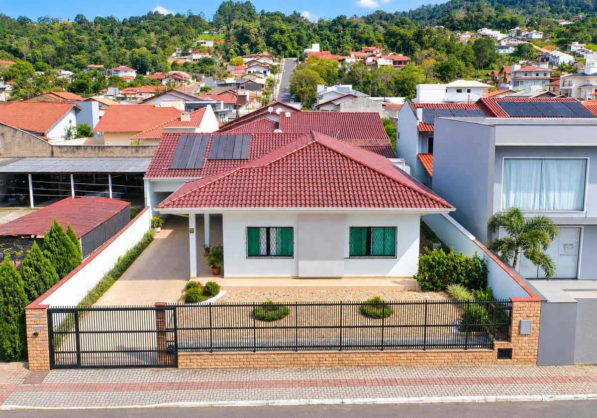 Casa de Alvenaria - Venda - 03 dormitórios - 195m2 - Semi Mobiliada - Piscina Aquecida - Fundo Canoas - Rio do Sul - Casa em Fundo Canoas, Rio do Sul - à venda - Cifra Imóveis e Empreendimentos Imobiliários