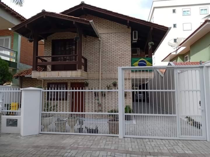 Casa Pousada a 250m do mar Bombas - Bombinhas SC