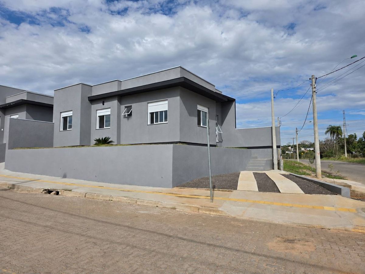 Casa com 3 Quartos, Centro - Nova Santa Rita