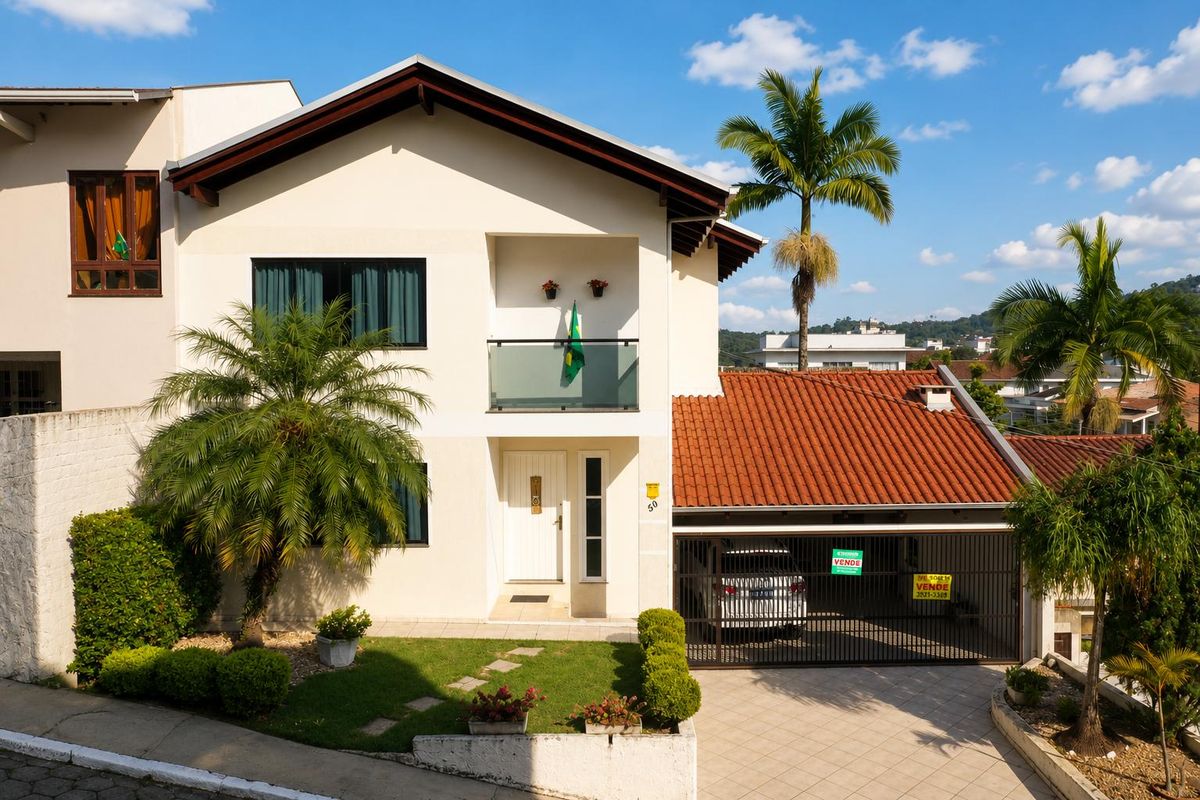 Casa de Alvenaria - Venda - 03 dormitórios - 185m2 - Semi Mobiliada - Eugênio Schneider - Rio do Sul