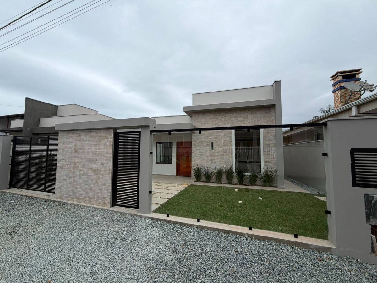 CASA COM 03 QUARTOS SENDO 01 SUÍTE E AMPLO QUINTAL NOS FUNDOS NO BAIRRO ITAJUBA - Barra Velha/SC