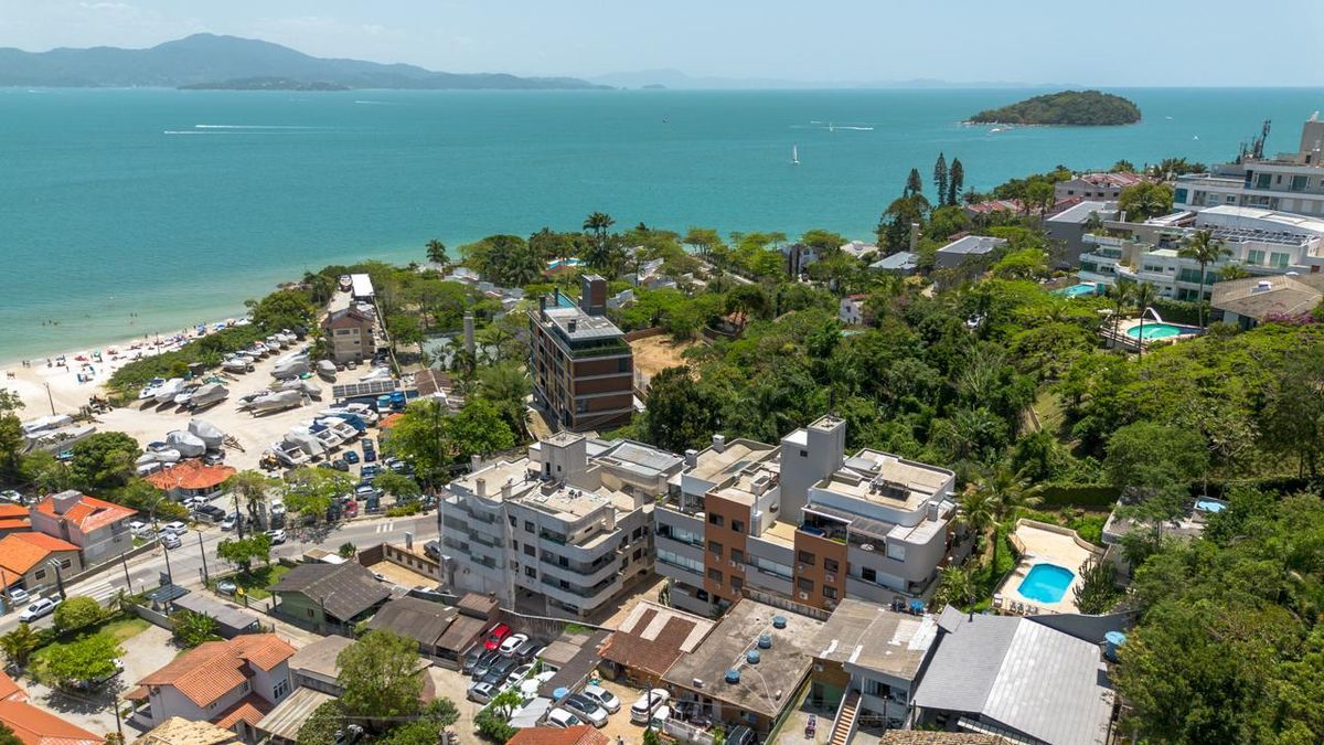 Apartamento de alto padrão a 50m do mar