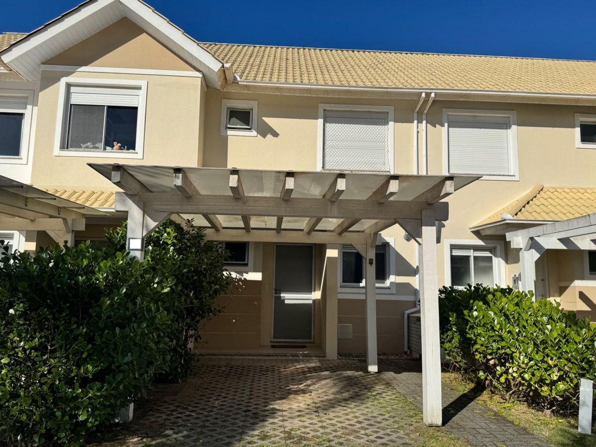 Casa para venda com 2 suites, em condomínio completo, Morro das Pedras - Florianópolis