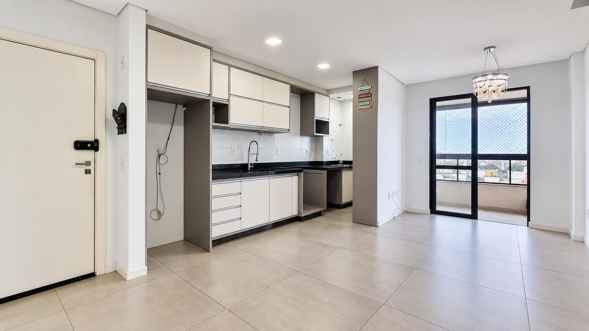 Apartamento para Locação Anual, Semimobiliado, 02 Quartos (sendo 01 Suíte), Residencial Montparnasse, São João Itajaí-SC - Apartamento em São João, Itajaí - para locação - I3 CORRETORES ASSOCIADOS S/S
