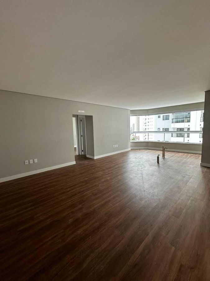 Apartamento 2 Quartos em Vila Operária, Itajaí: Padrão Moderno e Pronto para Morar