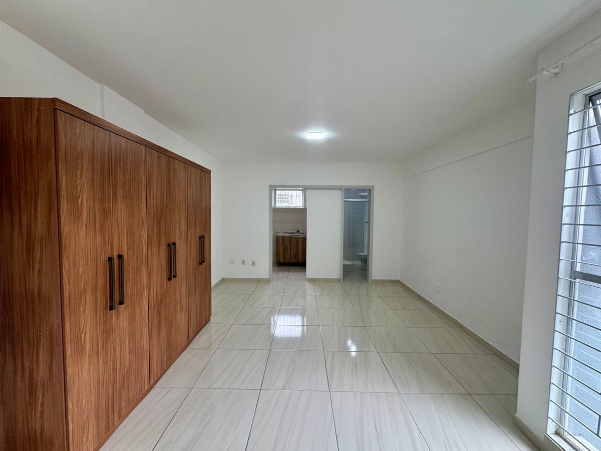 Studio Reformado para Locação com Vaga de Garagem em Coqueiros – 05 minutos do Centro de Fpolis
