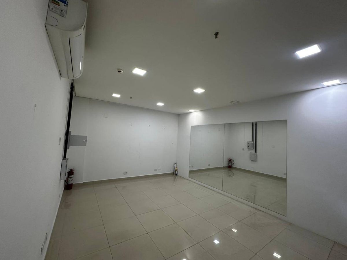 Moderno, minimalista, planar, boxy, funcional.