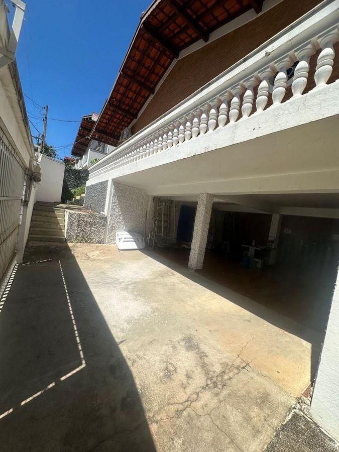 Casa comercial ou residencial em ótima localização no centro de Vinhedo AT:480m2, AC: 289,5m2. Espaços amplos, vagas de garagem e fácil acesso., foto 2