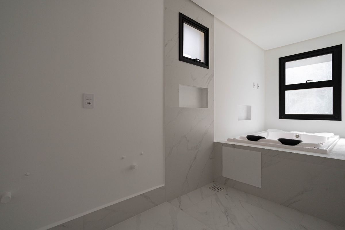 Apto 4 suítes — La Martina, Meia Praia, Itapema/SC - Apartamento em Meia Praia, Itapema - à venda - Portal Imóveis Itapema