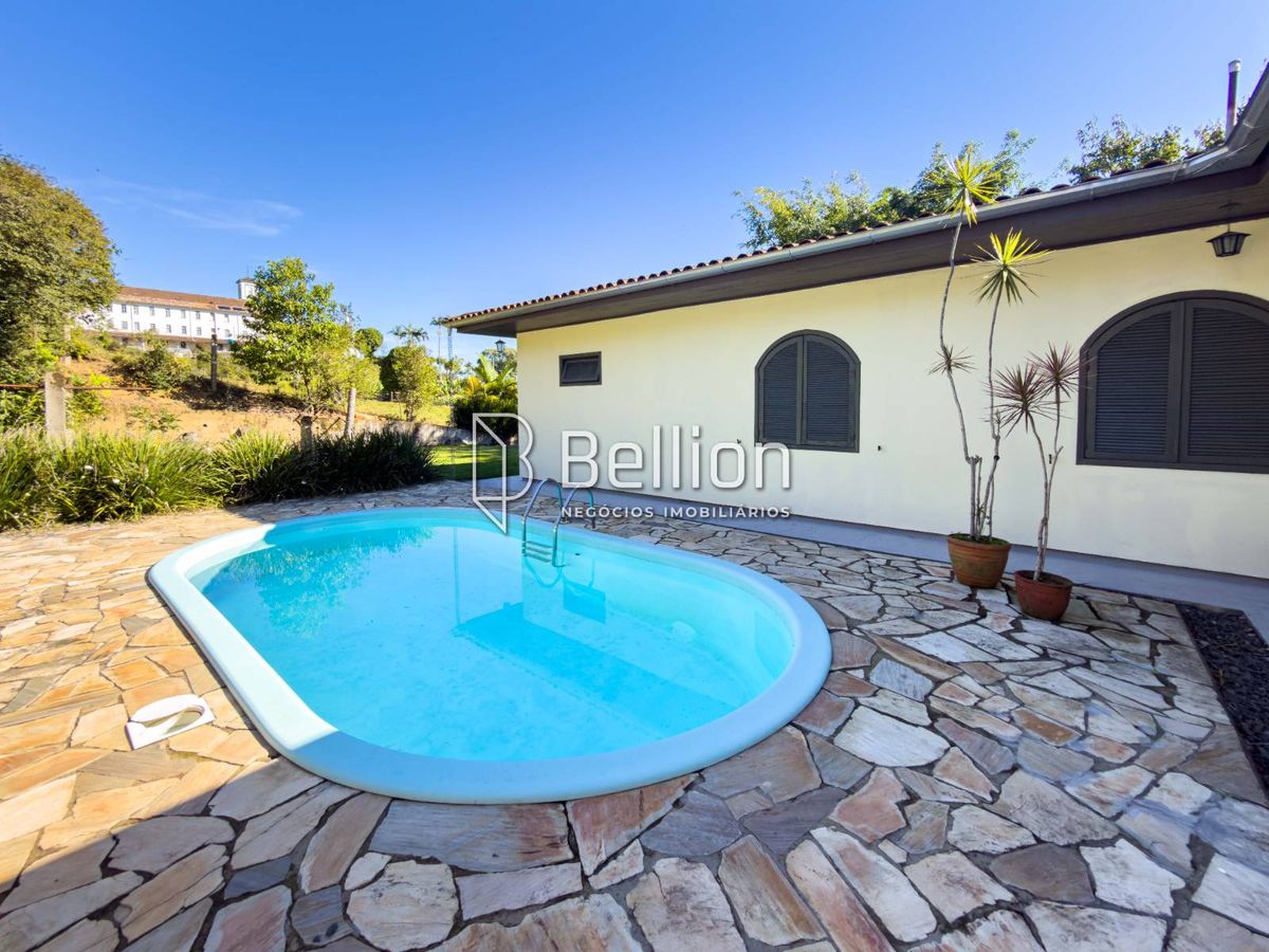 Casa Semi Mobiliada em Terreno de 1.550m² com Potencial Residencial e Comercial em Rodeio
