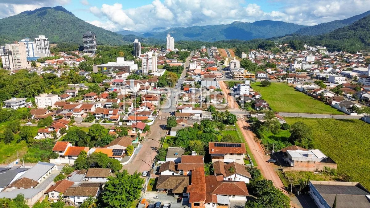Duas casas em um único terreno: uma excelente oportunidade para morar, investir ou gerar renda!