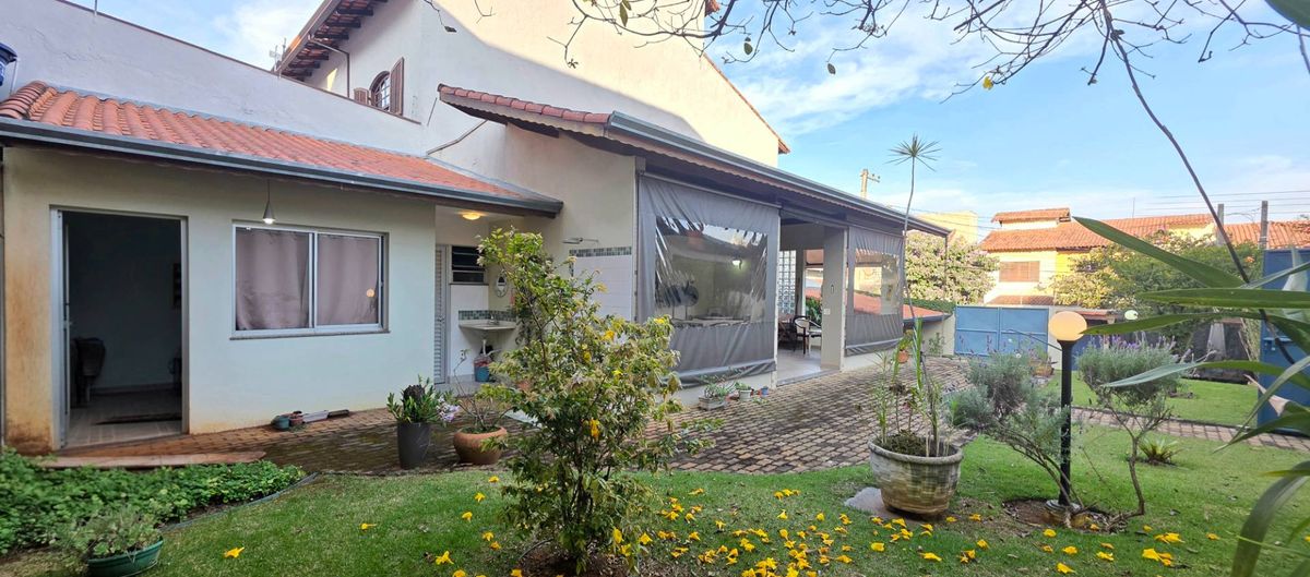 Sobrado Venda 4 dorm. 2 suítes, amplo quintal Chácara Jaffet - Mogi das Cruzes/SP - Casa em Alto Ipiranga, Mogi das Cruzes - à venda - ComBrasil Negócios Imobiliários Ltda