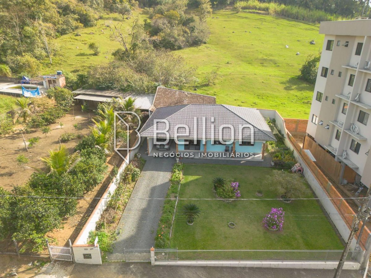 Casa à Venda em Indaial 200 m², 3 Quartos e Terreno de 600 m²