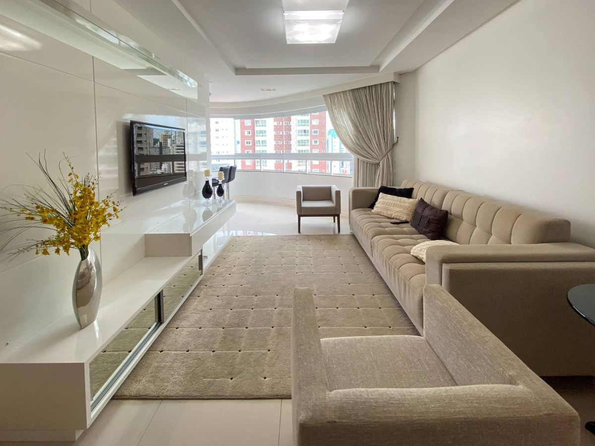 Apartamento Mobiliado com 1 Suíte + 2 Demi-Suítes para Locação Anual em Balneário Camboriú - Apartamento em Centro, Balneário Camboriú - para locação - Desc Imóveis