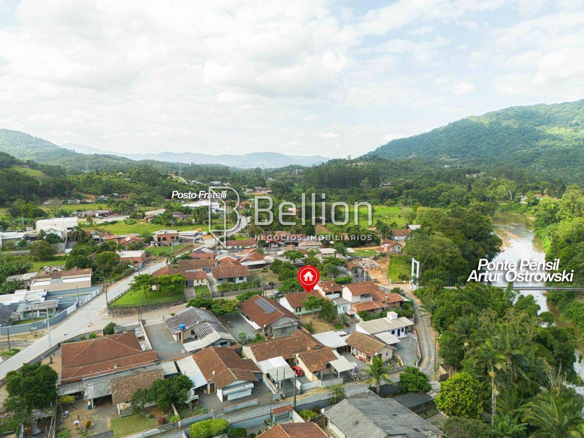 Belíssima casa no bairro dos lagos em rodeio.