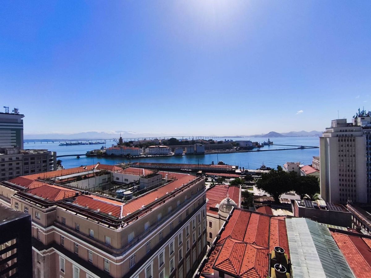 Sala comercial junto à Rua Primeiro de Março, em prédio de ótimo padrão, com vista panorâmica, inclusive para a Ilha Fiscal. - Salas Comerciais em Centro, Rio de Janeiro - à venda - MIGUEZ IMOBILIÁRIA