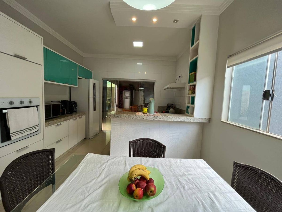 Casa com 3 Quartos, Parque das Laranjeiras Prolongamento - Rio Verde - Casa em Parque das Laranjeiras Prolongamento, Rio Verde - à venda - Futura Imóveis