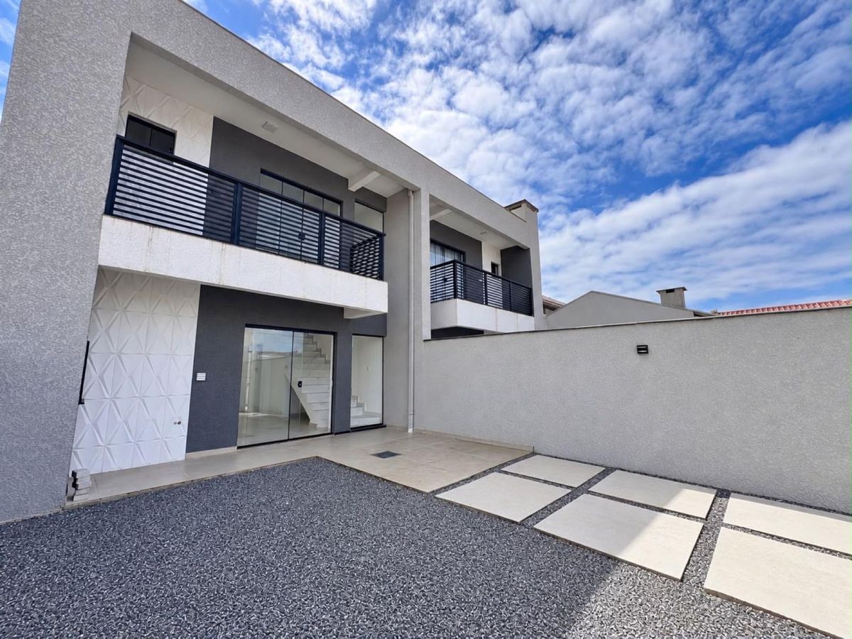 Sobrado Novo a 100 metros do Mar - Casa em Nereidas, Guaratuba - à venda - Ferreira Imóveis