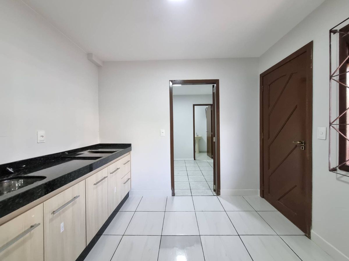 Casa de 01 dormitório para locação anual, semi-mobiliada no centro de Balneário Camboriú - Apartamento em Centro, Balneário Camboriú - para locação - Desc Imóveis