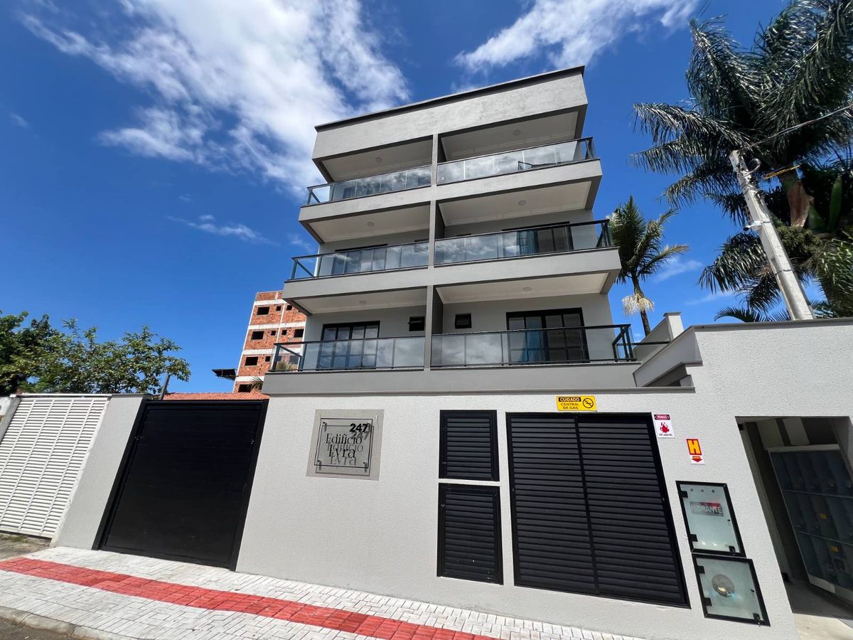 Apartamento de 2 suítes no Res. Lyra no bairro Gravatá - Navegantes/SC