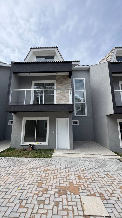 Venda Sobrado em Condomínio com 3 suites no Uberaba Curitiba Pr