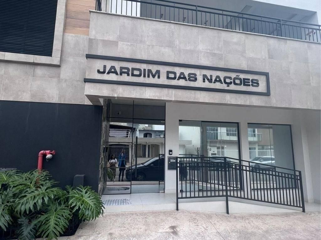 Aluguel Anual Apartamento com 2 dormitórios semi mobiliado em Balneário Camboriú