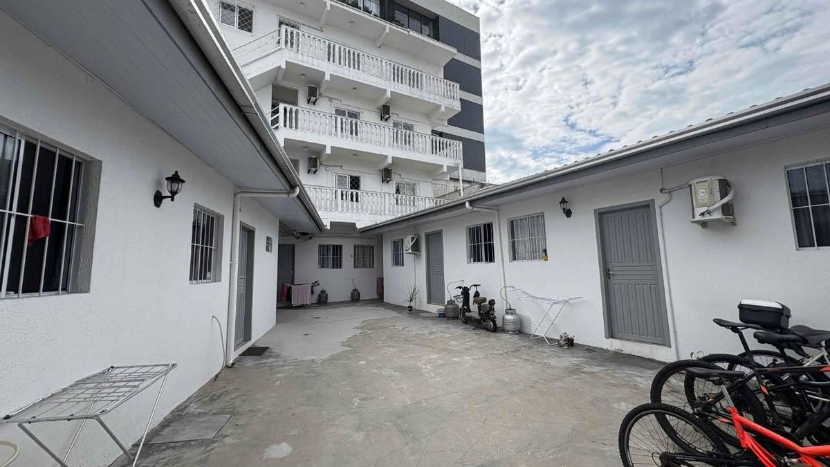 Apartamento semi mobiliado com 2 dormitórios para locação anual no centro em Balneário Camboriú