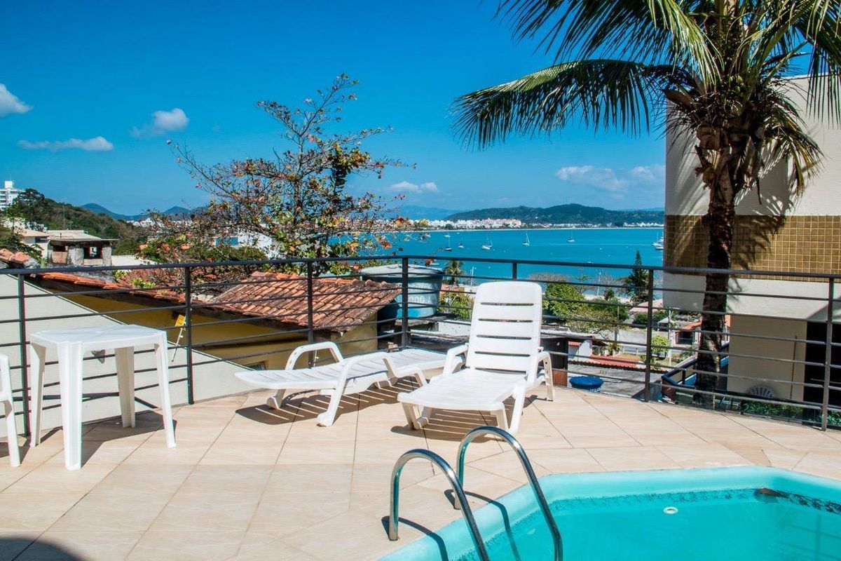 Apartamento de alto padrão a 50m do mar