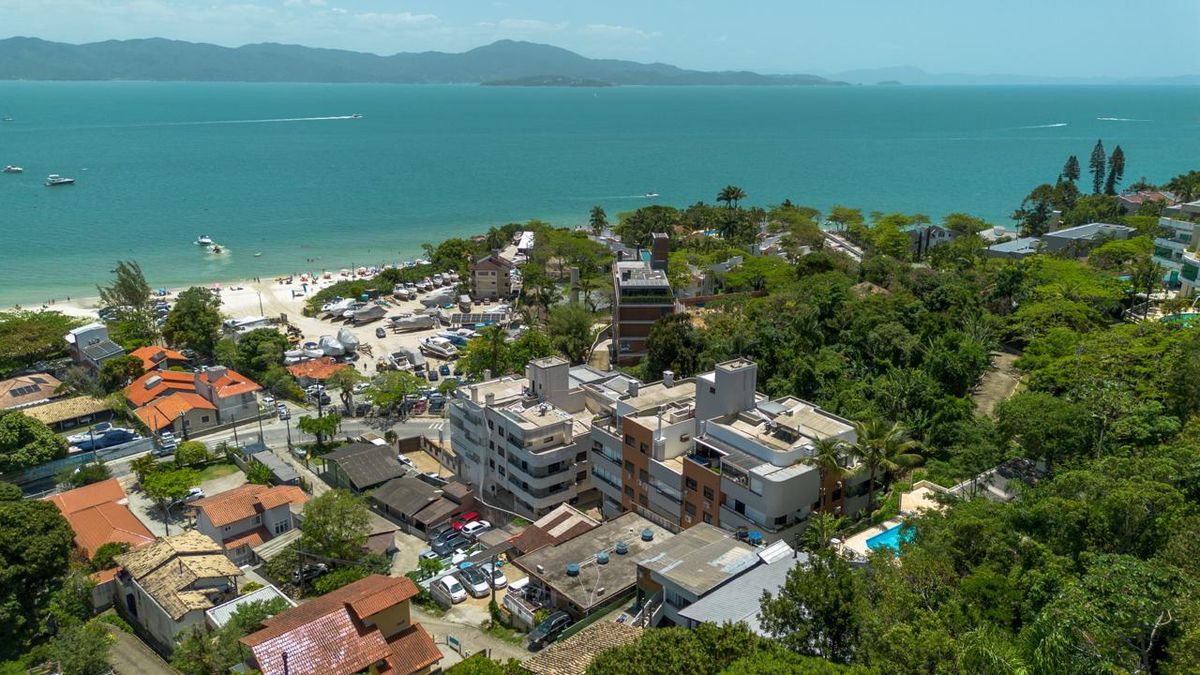 Apartamento de alto padrão a 50m do mar
