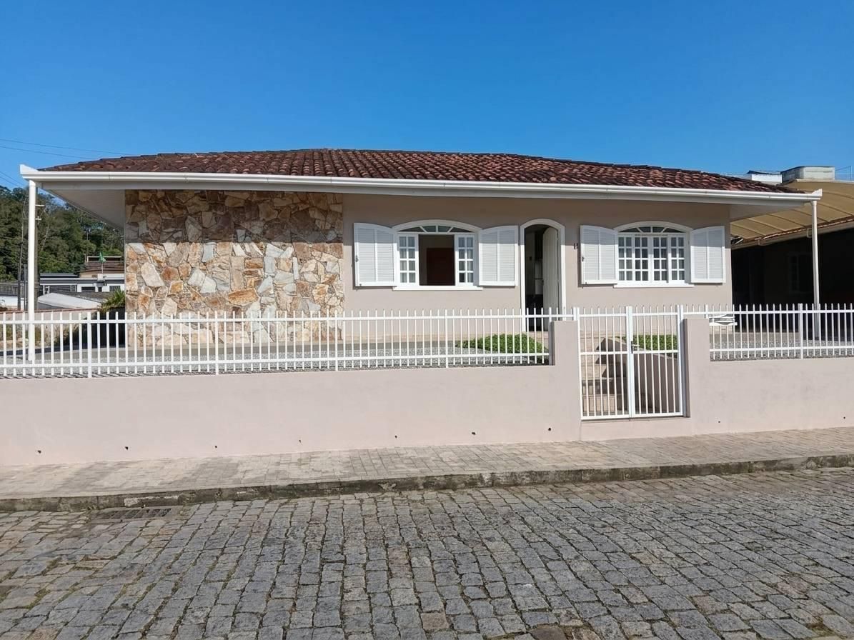 Casa com 3 quartos para Locação, Bela Vista - Gaspar - Casa em Bela Vista, Gaspar - para locação - Tomio Imoveis Ltda
